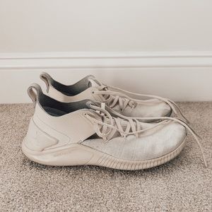 🔥 NIKE free running shoes